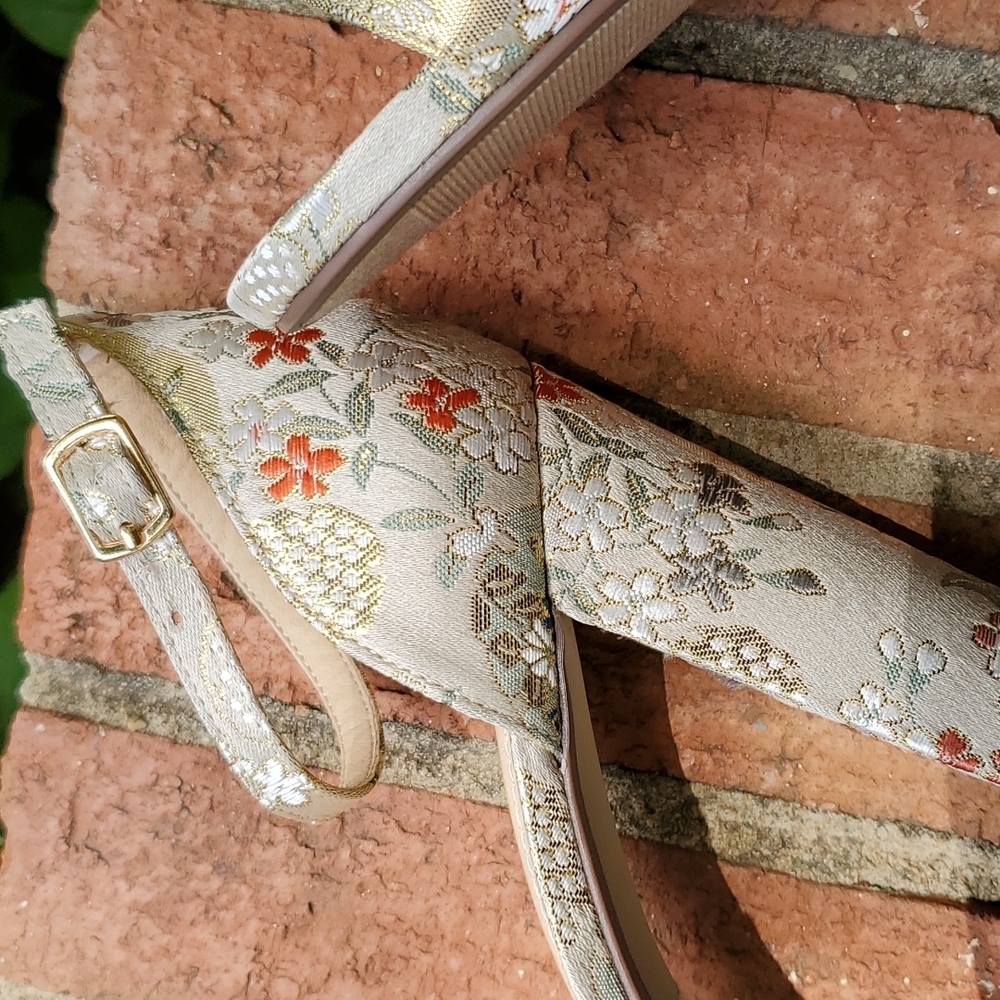 Fabric covered block heel sandals - Picture 7 of 11